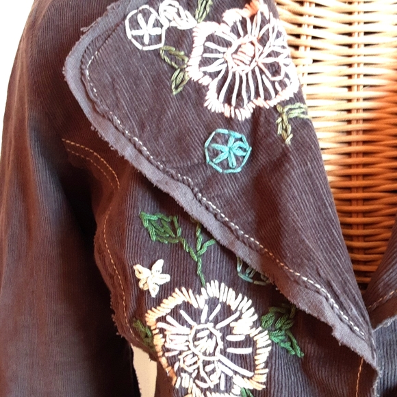 NWT💖💖💖 Red Moon Embroidered Corduroy Jacket - Picture 2 of 7
